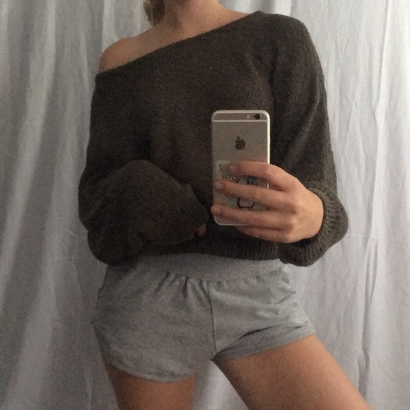 Off shoulder sweater - Picture 2 of 2